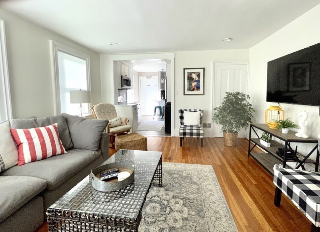 3 bed, 2 bath apartment for rent at 25 Mechanic St Unit 2, Old Town — photo 4 of 18