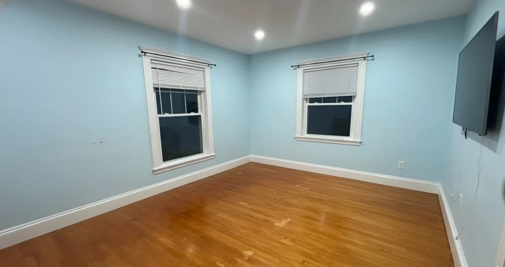 2 bed, 1 bath apartment for rent at 25 Merrymount Ave Unit 1, Wollaston — photo 5 of 7