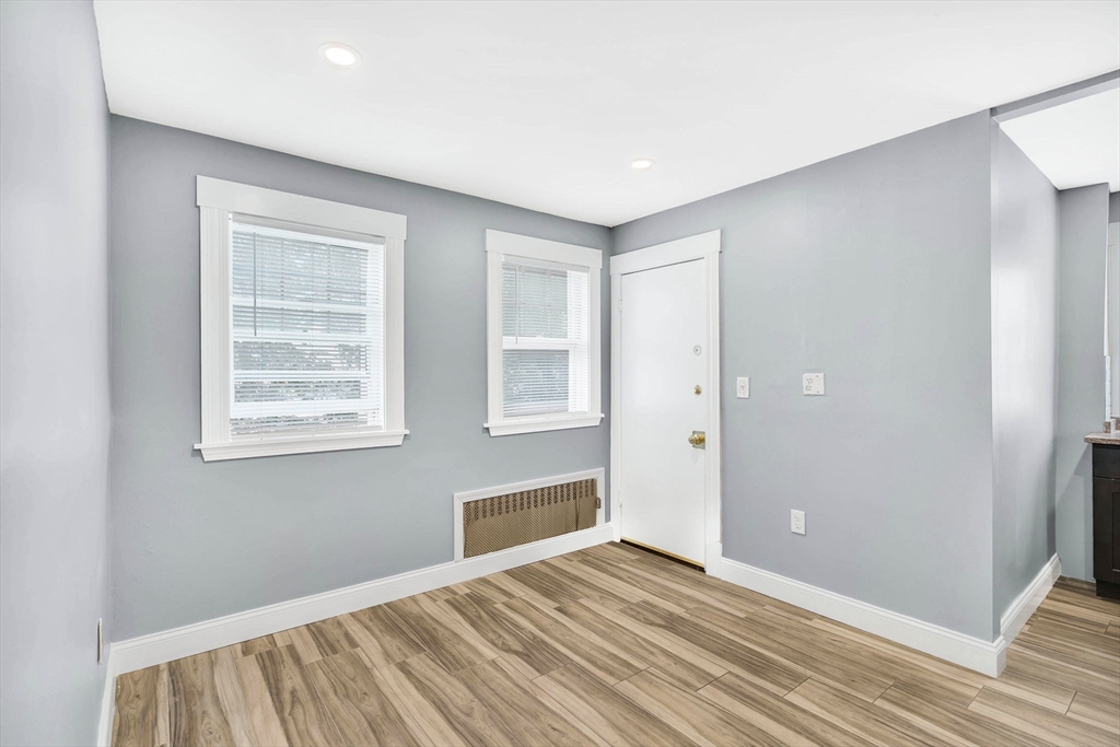 3 bed, 1 bath apartment for rent at 25 Middleton St Unit 3, Dorchester — photo 4 of 20