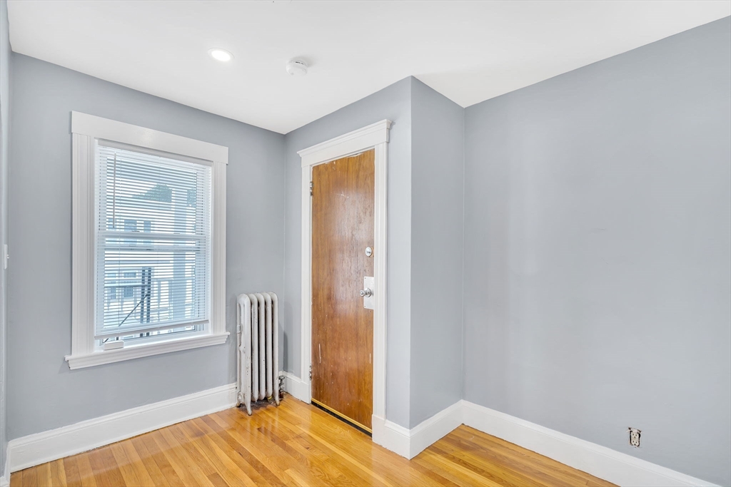 3 bed, 1 bath apartment for rent at 25 Middleton St Unit 3, Dorchester — photo 6 of 20