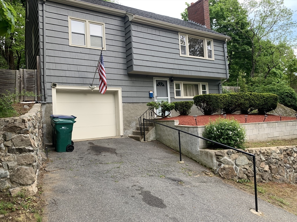 4 bed, 2 bath apartment for rent at 25 Moon Rd, Lynn — photo 1 of 29