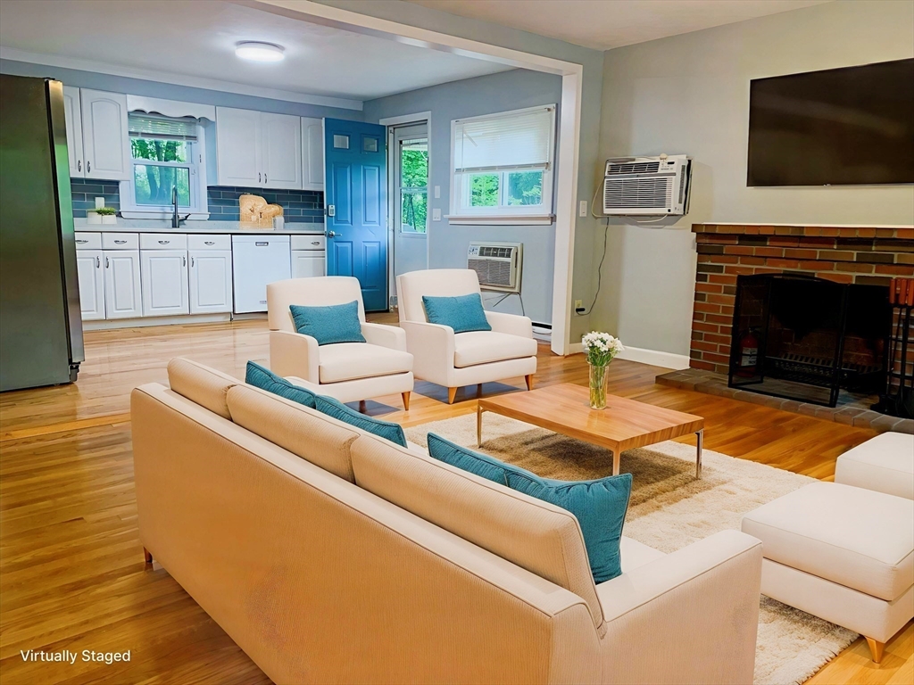 4 bed, 2 bath apartment for rent at 25 Moon Rd, Lynn — photo 8 of 29