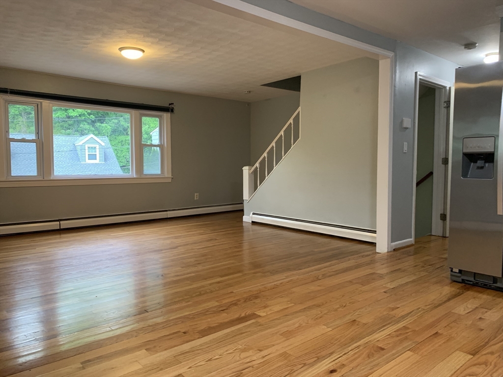 4 bed, 2 bath apartment for rent at 25 Moon Rd, Lynn — photo 11 of 29