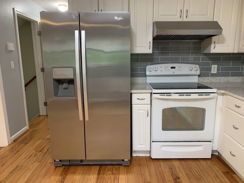 4 bed, 2 bath apartment for rent at 25 Moon Rd, Lynn — photo 6 of 29