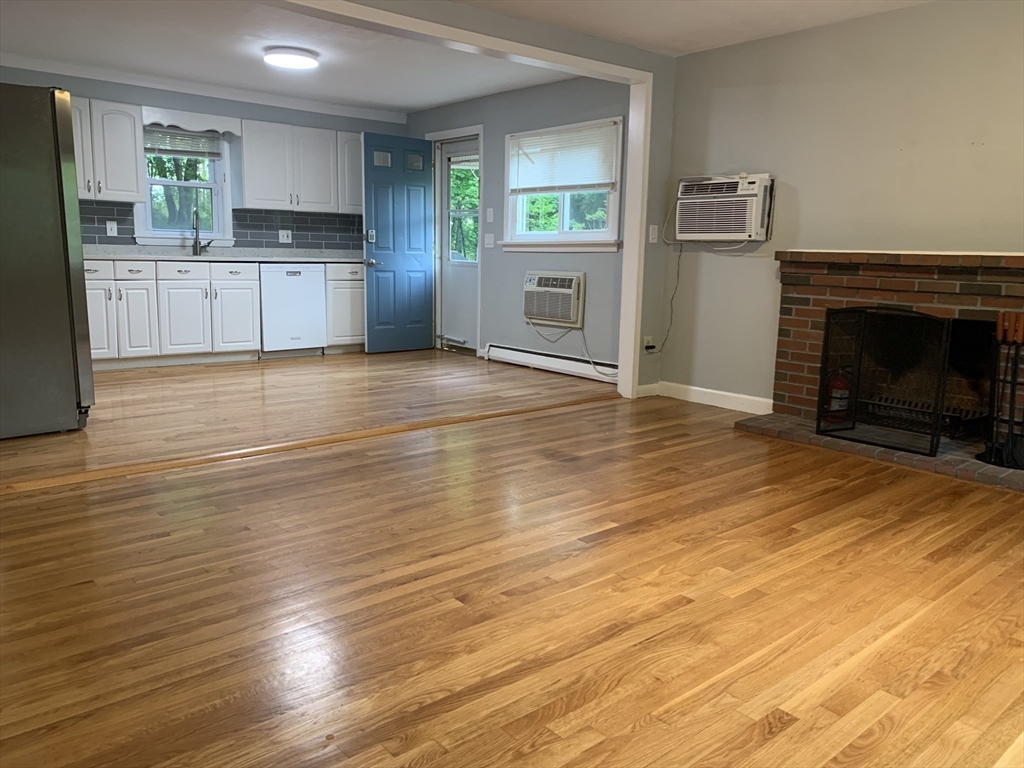 4 bed, 2 bath apartment for rent at 25 Moon Rd, Lynn — photo 9 of 29