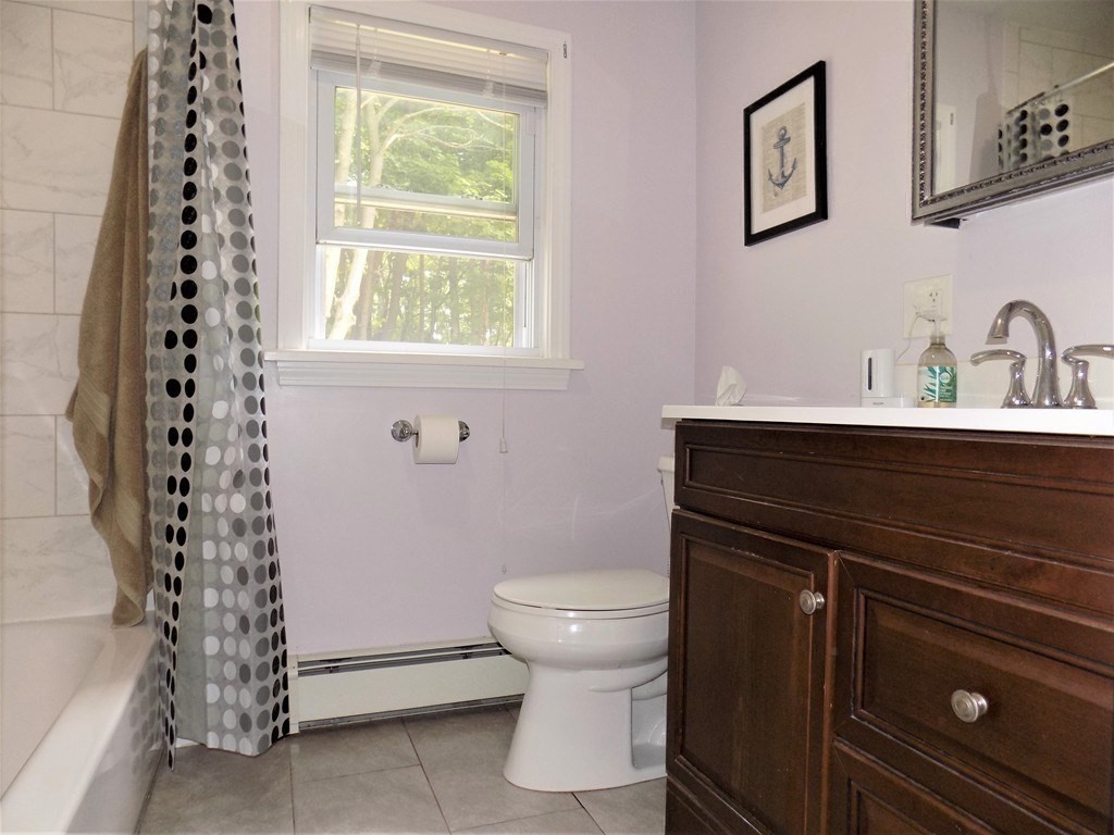 4 bed, 2 bath apartment for rent at 25 Moon Rd, Lynn — photo 20 of 29