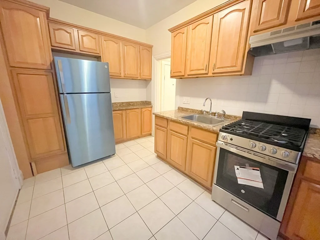 2 bed, 1 bath apartment for rent at 25 Mount Hood Rd Unit 2, Brighton — photo 4 of 9