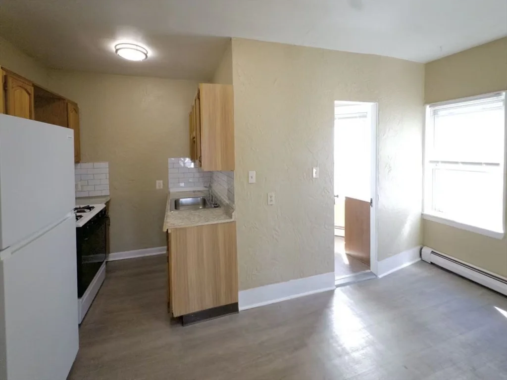 1 bed, 1 bath apartment for rent at 25 Oakland Ave Unit 2F, Everett — photo 2 of 6