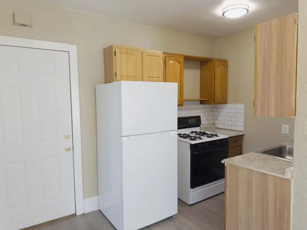 1 bed, 1 bath apartment for rent at 25 Oakland Ave Unit 2F, Everett — photo 1 of 6