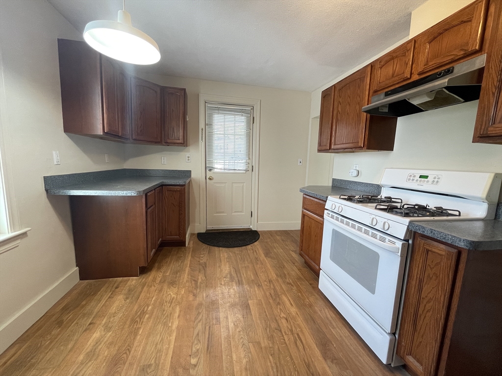 2 bed, 1 bath apartment for rent at 25 Oakland St Unit 1, Newton — photo 2 of 19