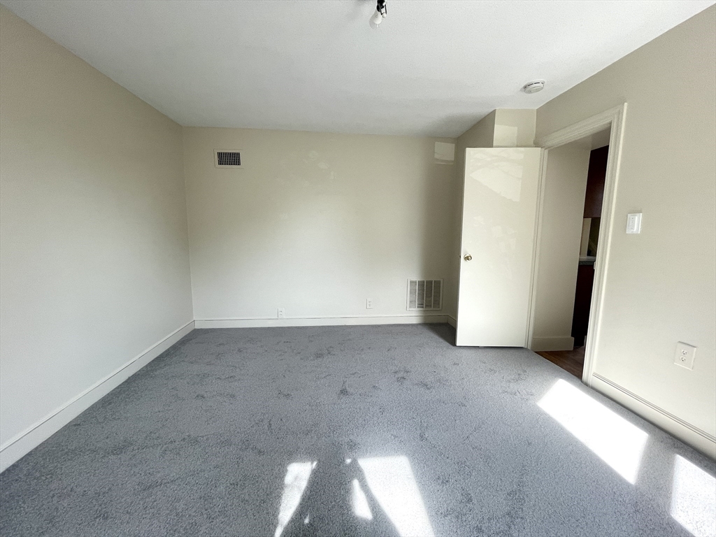 2 bed, 1 bath apartment for rent at 25 Oakland St Unit 1, Newton — photo 4 of 19