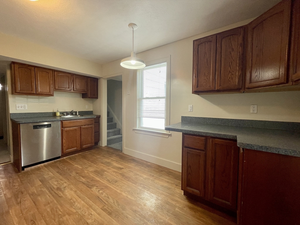 2 bed, 1 bath apartment for rent at 25 Oakland St Unit 1, Newton — photo 6 of 19