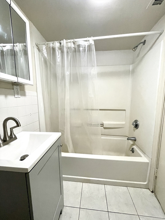 2 bed, 1 bath apartment for rent at 25 Oakland St Unit 1, Newton — photo 10 of 19