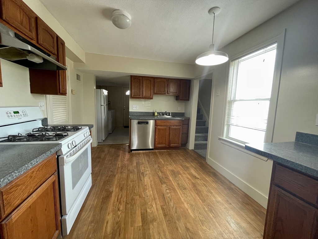 2 bed, 1 bath apartment for rent at 25 Oakland St Unit 1, Newton — photo 1 of 19