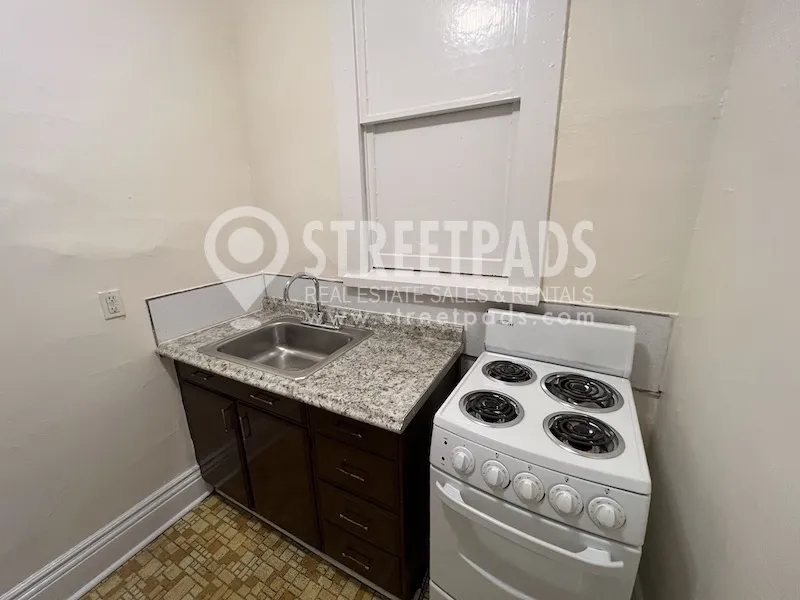Studio bed, 1 bath apartment for rent at 25 Park Dr Unit 5, Fenway — photo 5 of 15