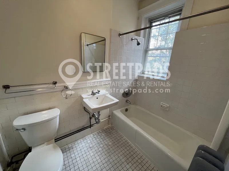 Studio bed, 1 bath apartment for rent at 25 Park Dr Unit 5, Fenway — photo 12 of 15