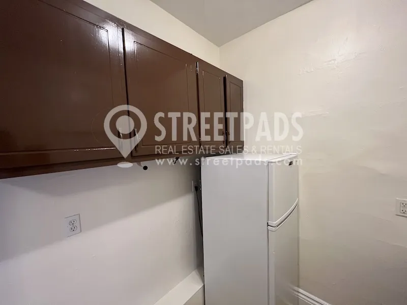 Studio bed, 1 bath apartment for rent at 25 Park Dr Unit 5, Fenway — photo 4 of 15