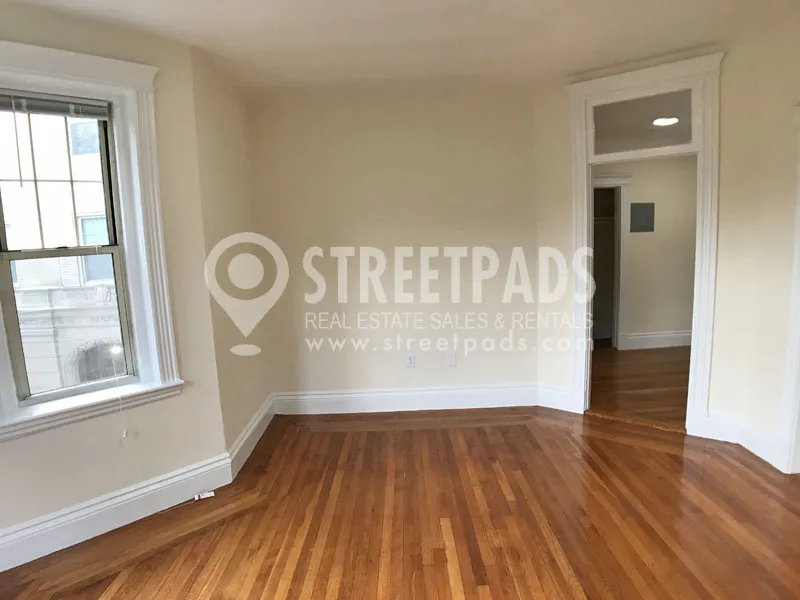 Studio bed, 1 bath apartment for rent at 25 Park Dr Unit 6, Fenway — photo 3 of 14