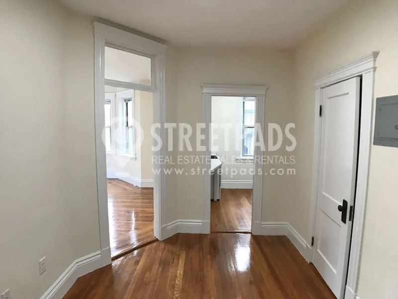 Studio bed, 1 bath apartment for rent at 25 Park Dr Unit 6, Fenway — photo 13 of 14