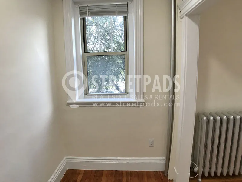 Studio bed, 1 bath apartment for rent at 25 Park Dr Unit 6, Fenway — photo 6 of 14