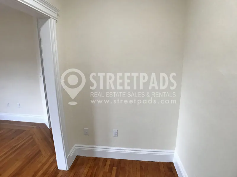 Studio bed, 1 bath apartment for rent at 25 Park Dr Unit 6, Fenway — photo 7 of 14