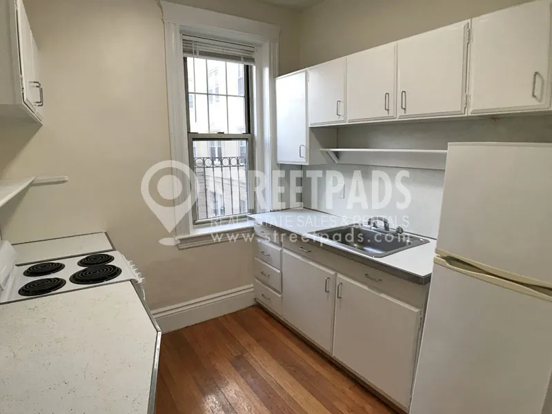 Studio bed, 1 bath apartment for rent at 25 Park Dr Unit 6, Fenway — photo 9 of 14
