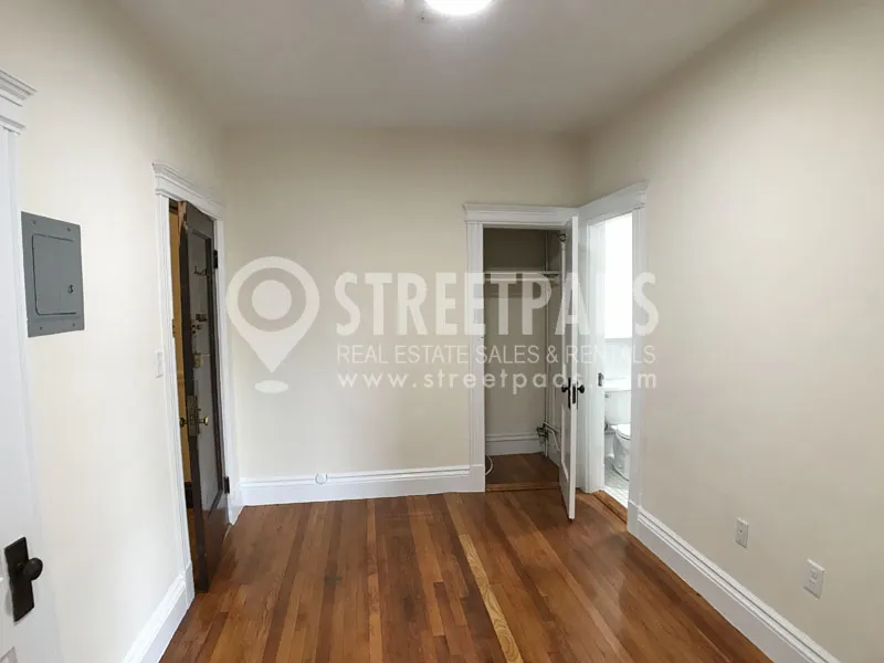 Studio bed, 1 bath apartment for rent at 25 Park Dr Unit 6, Fenway — photo 12 of 14