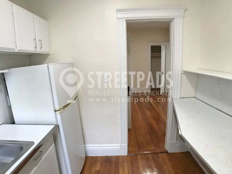 Studio bed, 1 bath apartment for rent at 25 Park Dr Unit 6, Fenway — photo 10 of 14