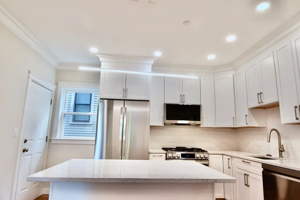 3 bed, 2 bath apartment for rent at 25 Peverell St Unit 1, Dorchester — photo 21 of 38
