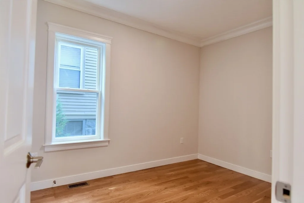 3 bed, 2 bath apartment for rent at 25 Peverell St Unit 1, Dorchester — photo 10 of 38