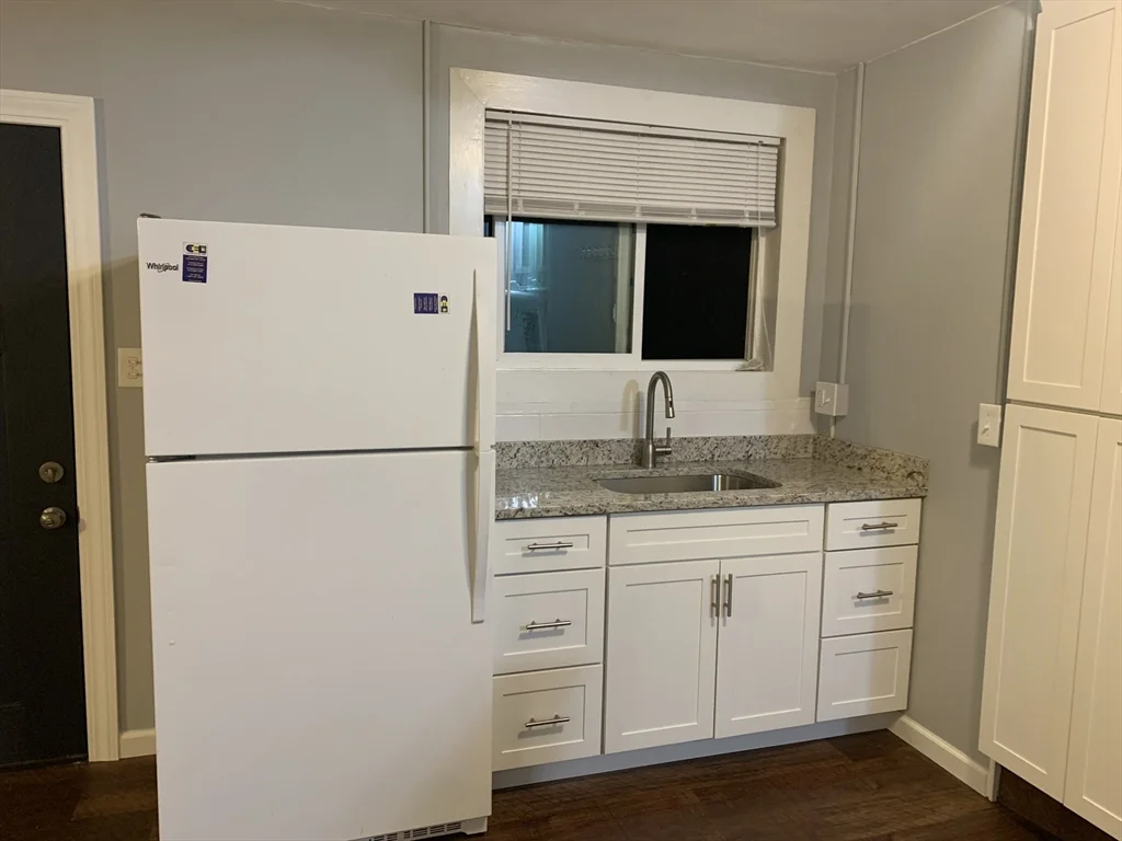 Studio bed, 1 bath apartment for rent at 25 Piquette Ave Unit C, Sandy Hill — photo 3 of 7