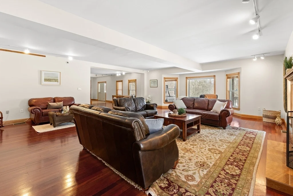 6 bed, 4+ bath apartment for rent at 25 Pleasant St, Nahant — photo 9 of 39
