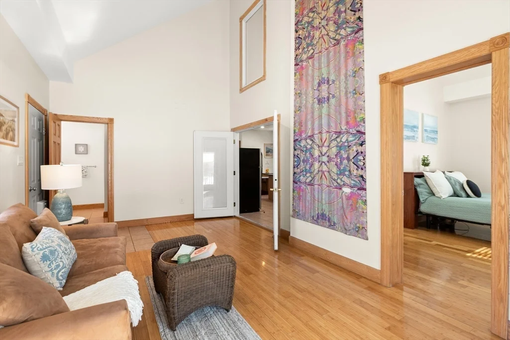 6 bed, 4+ bath apartment for rent at 25 Pleasant St, Nahant — photo 15 of 39