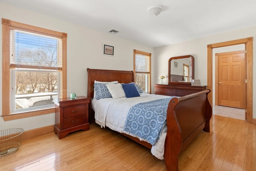 6 bed, 4+ bath apartment for rent at 25 Pleasant St, Nahant — photo 18 of 39