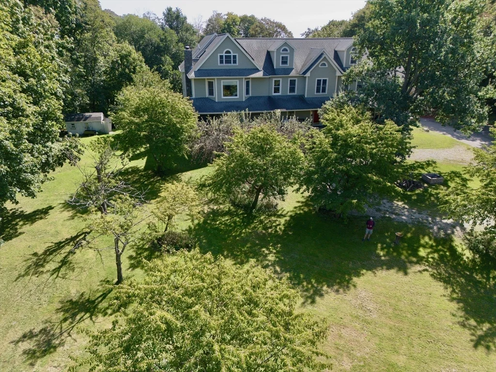 6 bed, 4+ bath apartment for rent at 25 Pleasant St, Nahant — photo 2 of 39