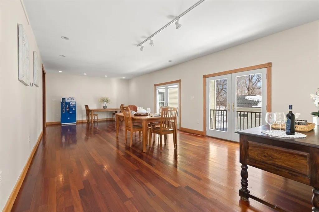 6 bed, 4+ bath apartment for rent at 25 Pleasant St, Nahant — photo 10 of 39