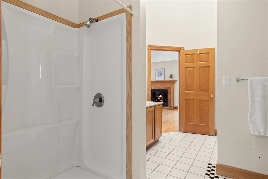 6 bed, 4+ bath apartment for rent at 25 Pleasant St, Nahant — photo 32 of 39