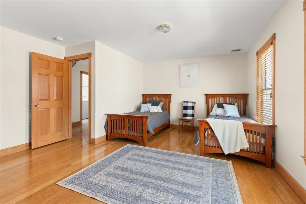 6 bed, 4+ bath apartment for rent at 25 Pleasant St, Nahant — photo 23 of 39