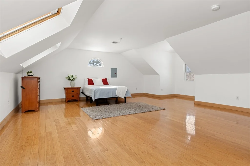 6 bed, 4+ bath apartment for rent at 25 Pleasant St, Nahant — photo 34 of 39