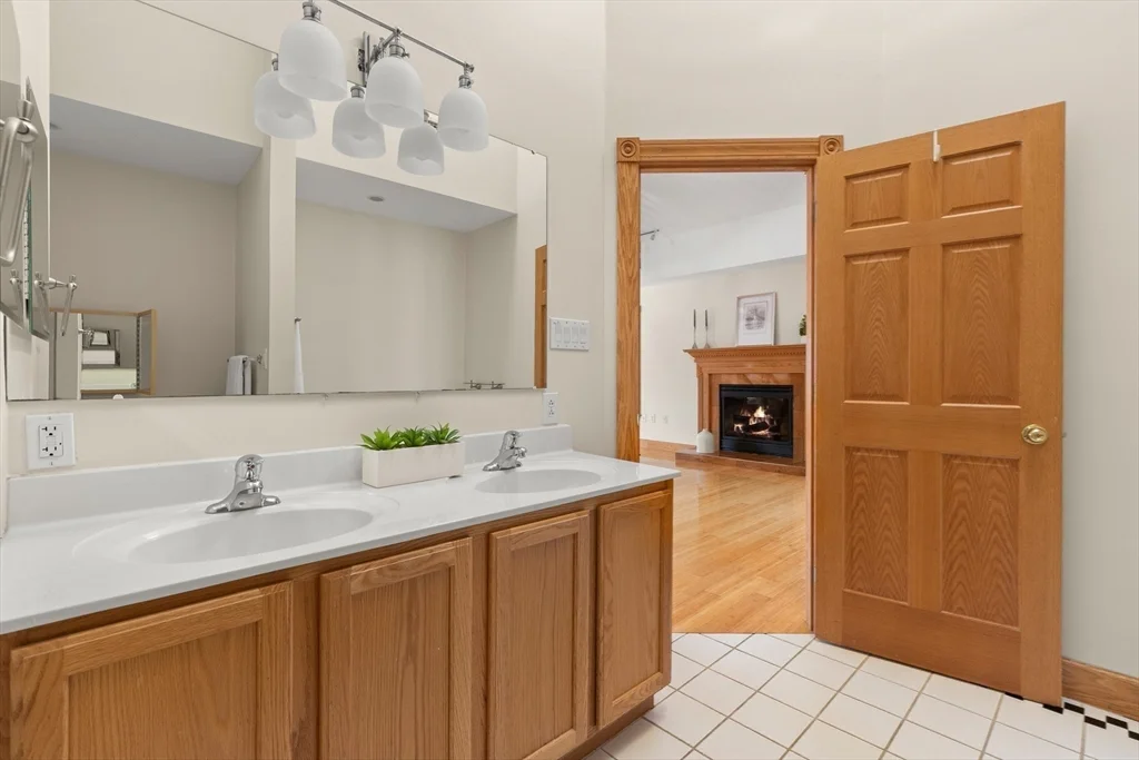6 bed, 4+ bath apartment for rent at 25 Pleasant St, Nahant — photo 30 of 39