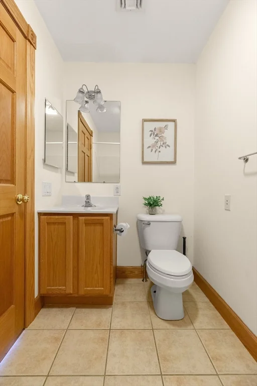 6 bed, 4+ bath apartment for rent at 25 Pleasant St, Nahant — photo 14 of 39