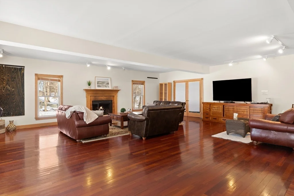 6 bed, 4+ bath apartment for rent at 25 Pleasant St, Nahant — photo 8 of 39