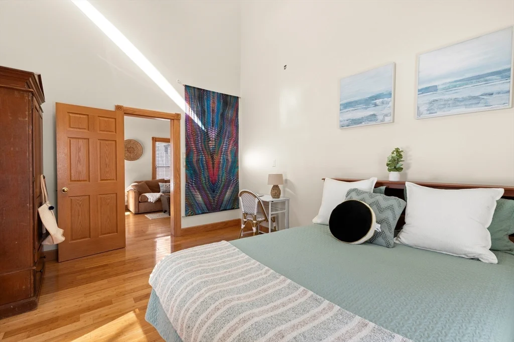 6 bed, 4+ bath apartment for rent at 25 Pleasant St, Nahant — photo 17 of 39