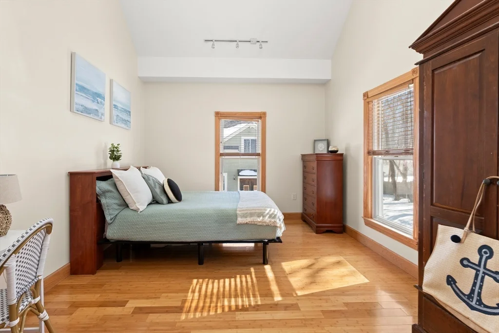 6 bed, 4+ bath apartment for rent at 25 Pleasant St, Nahant — photo 16 of 39