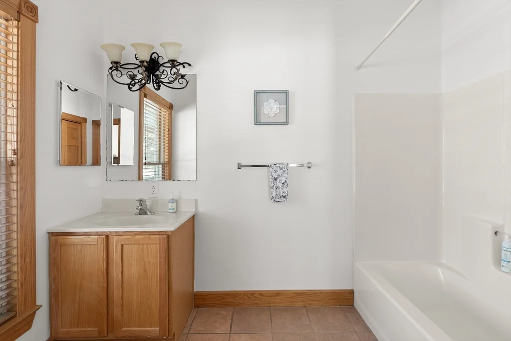 6 bed, 4+ bath apartment for rent at 25 Pleasant St, Nahant — photo 22 of 39