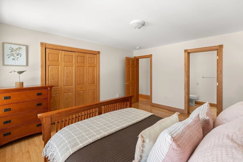 6 bed, 4+ bath apartment for rent at 25 Pleasant St, Nahant — photo 21 of 39