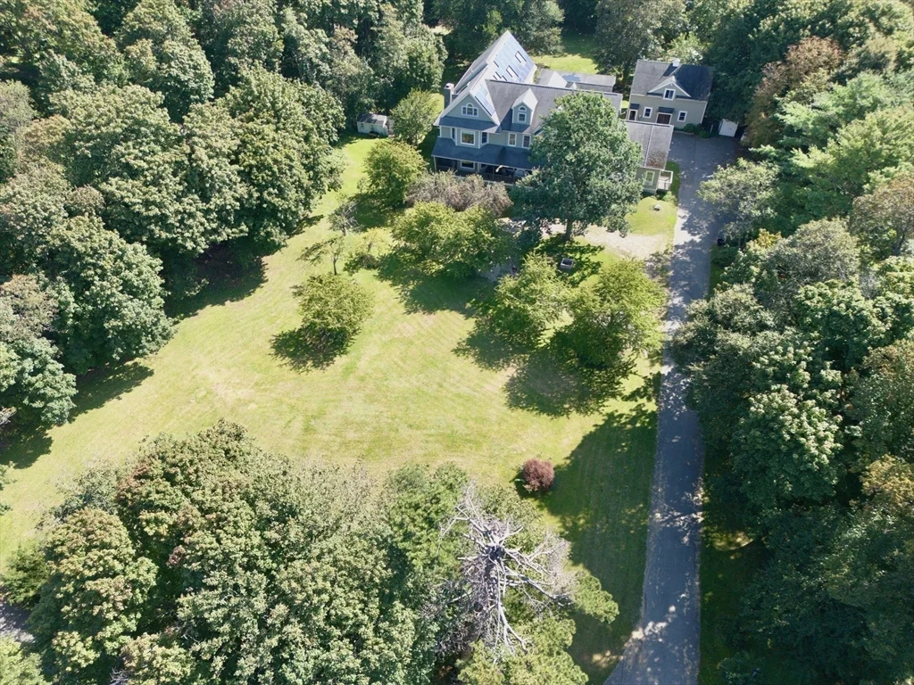 6 bed, 4+ bath apartment for rent at 25 Pleasant St, Nahant — photo 3 of 39