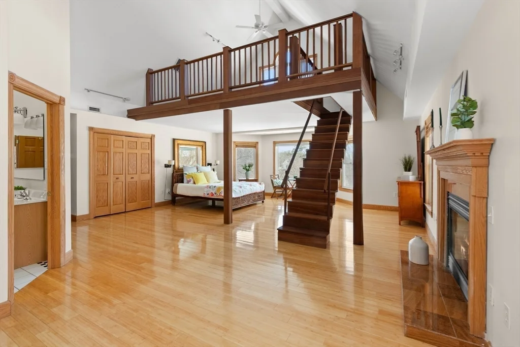 6 bed, 4+ bath apartment for rent at 25 Pleasant St, Nahant — photo 26 of 39