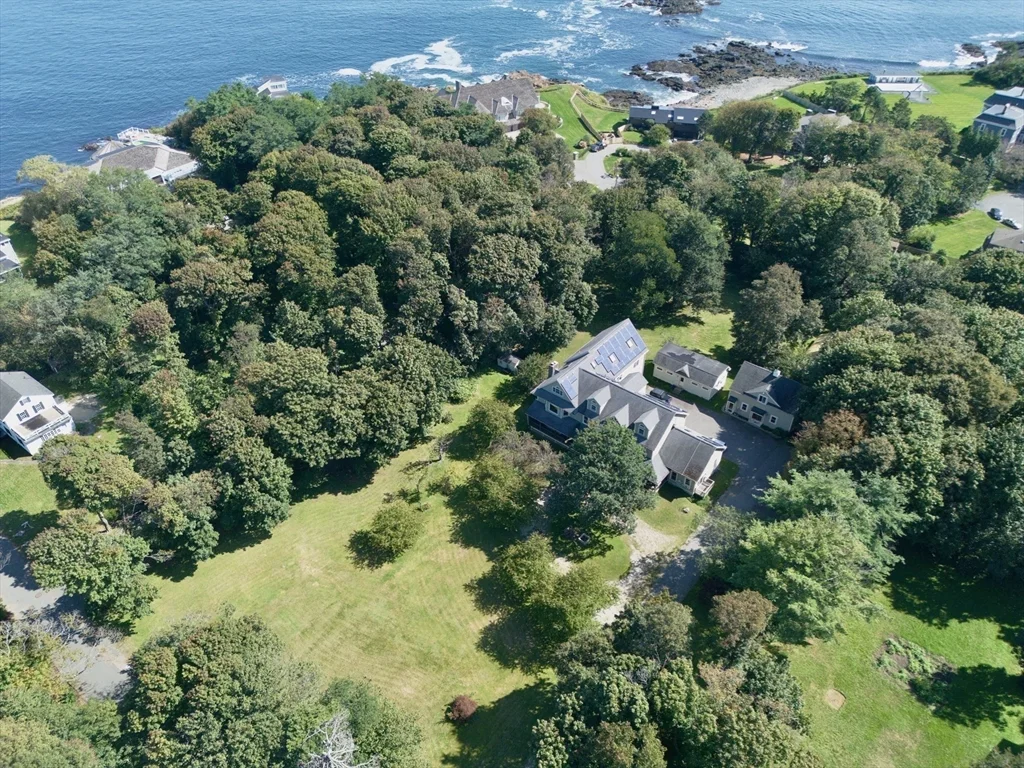 6 bed, 4+ bath apartment for rent at 25 Pleasant St, Nahant