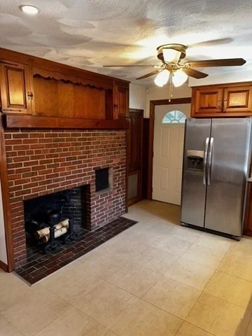 3 bed, 1 bath apartment for rent at 25 Pleasant St Unit 25, Salem — photo 8 of 14